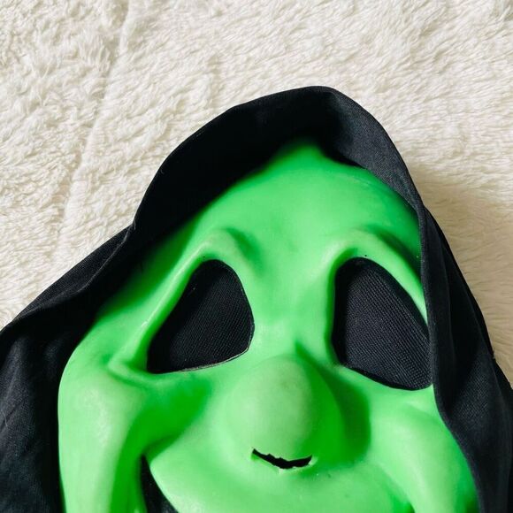 Vintage Fun World Green Sarah Spook Scream Ghost Halloween Mask Easter Unlimited - Picture 2 of 6